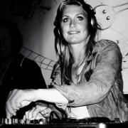 Female DJ Sofie inhuren